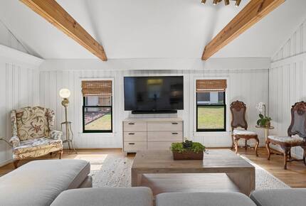 A Timeless Southern Retreat with Mountain Views - Stone Mountain, Georgia