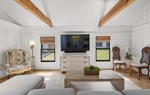 A Timeless Southern Retreat with Mountain Views - Stone Mountain, Georgia