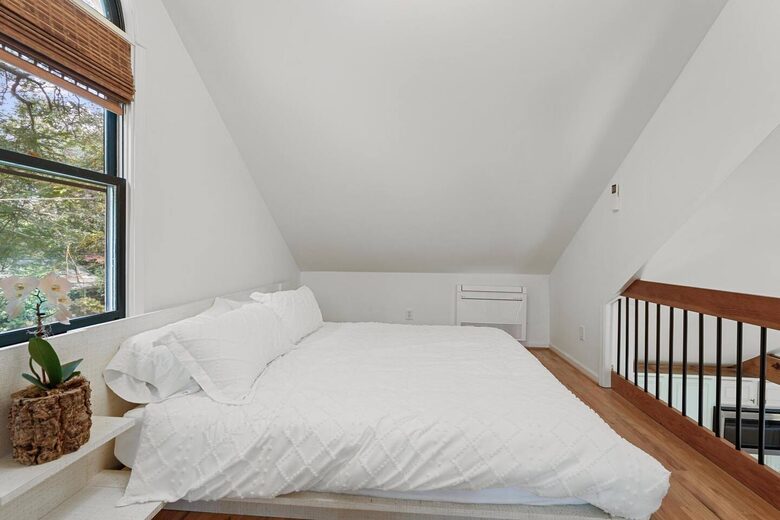 A Timeless Southern Retreat with Mountain Views - Stone Mountain, Georgia