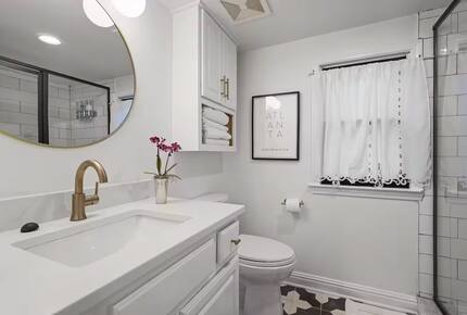 A Timeless Southern Retreat with Mountain Views - Stone Mountain, Georgia