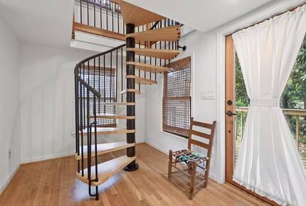 A Timeless Southern Retreat with Mountain Views - Stone Mountain, Georgia