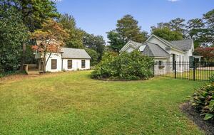 A Timeless Southern Retreat with Mountain Views - Stone Mountain, Georgia