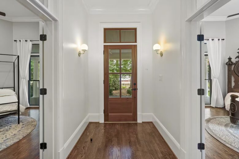 A Timeless Southern Retreat with Mountain Views - Stone Mountain, Georgia