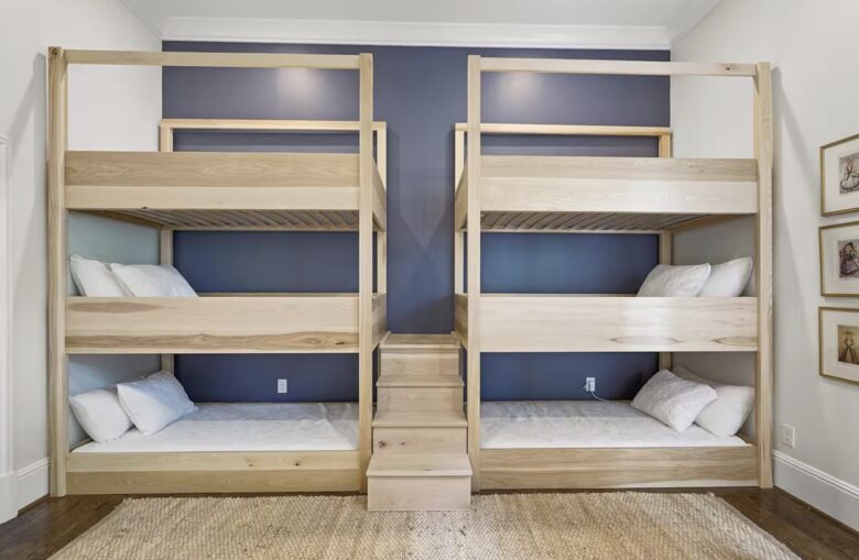 A Timeless Southern Retreat with Mountain Views - Stone Mountain, Georgia