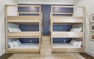 A Timeless Southern Retreat with Mountain Views - Stone Mountain, Georgia