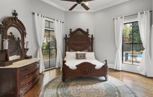 A Timeless Southern Retreat with Mountain Views - Stone Mountain, Georgia