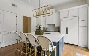 A Timeless Southern Retreat with Mountain Views - Stone Mountain, Georgia