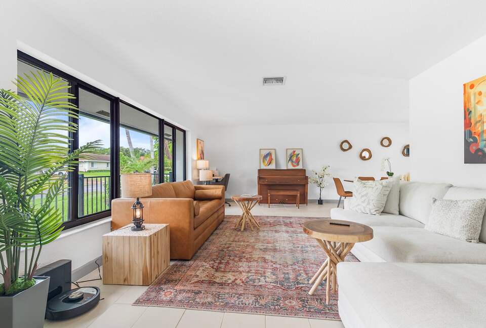 Modern Florida Retreat by the Lake - Delray Beach, Florida