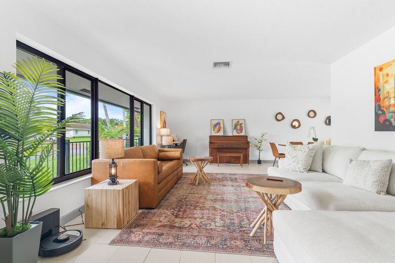 Modern Florida Retreat by the Lake - Delray Beach, Florida