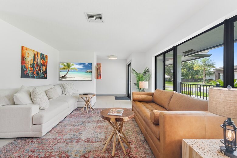 Modern Florida Retreat by the Lake - Delray Beach, Florida