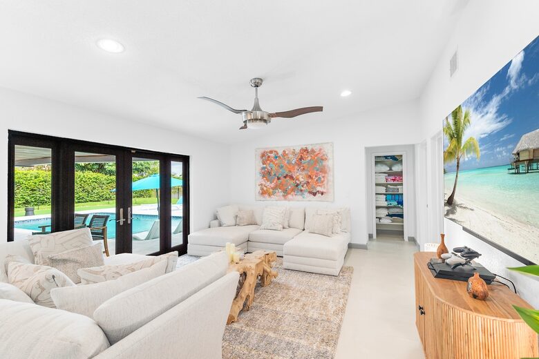 Modern Florida Retreat by the Lake - Delray Beach, Florida