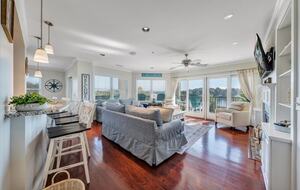 Relaxed Living with Sweeping Lake Views - Moneta, Virginia