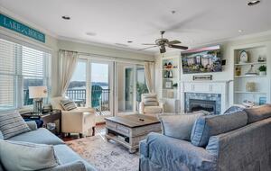 Relaxed Living with Sweeping Lake Views - Moneta, Virginia