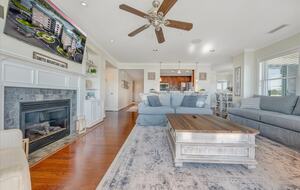 Relaxed Living with Sweeping Lake Views - Moneta, Virginia