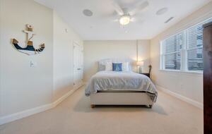 Relaxed Living with Sweeping Lake Views - Moneta, Virginia