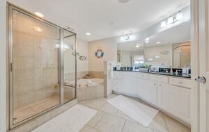 Relaxed Living with Sweeping Lake Views - Moneta, Virginia