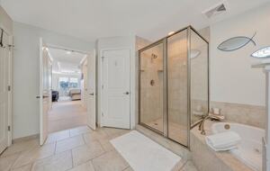 Relaxed Living with Sweeping Lake Views - Moneta, Virginia