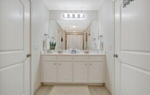 Relaxed Living with Sweeping Lake Views - Moneta, Virginia