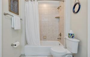 Relaxed Living with Sweeping Lake Views - Moneta, Virginia