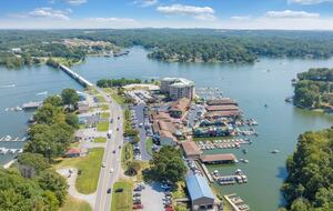 Relaxed Living with Sweeping Lake Views - Moneta, Virginia