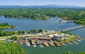 Relaxed Living with Sweeping Lake Views - Moneta, Virginia