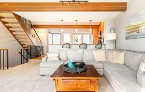 Elegant Ski-In/Ski-Out Townhome with Lake Access - McHenry, Maryland