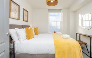 Stylish Two-Bedroom Apartment in Historic Bath - Bath, United Kingdom