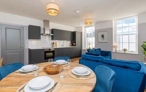 Stylish Two-Bedroom Apartment in Historic Bath - Bath, United Kingdom