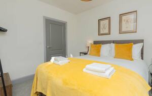 Stylish Two-Bedroom Apartment in Historic Bath - Bath, United Kingdom