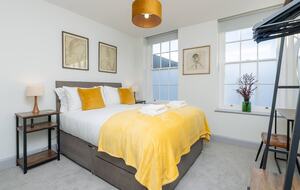 Stylish Two-Bedroom Apartment in Historic Bath - Bath, United Kingdom