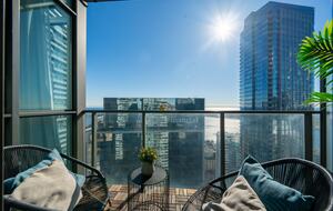 Urban Oasis Overlooking Lake Ontario - Toronto ON, Canada