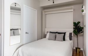 Urban Oasis Overlooking Lake Ontario - Toronto ON, Canada