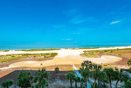 Beachfront Bliss in a Bright and Breezy Retreat - Clearwater, Florida