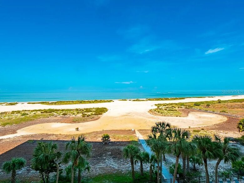 Beachfront Bliss in a Bright and Breezy Retreat - Clearwater, Florida
