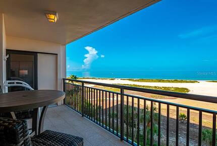 Beachfront Bliss in a Bright and Breezy Retreat - Clearwater, Florida