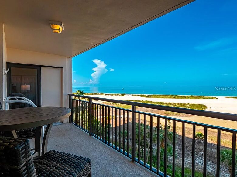 Beachfront Bliss in a Bright and Breezy Retreat - Clearwater, Florida