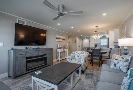 Beachfront Bliss in a Bright and Breezy Retreat - Clearwater, Florida