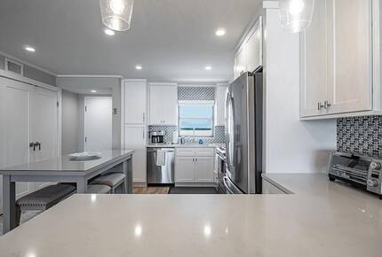 Beachfront Bliss in a Bright and Breezy Retreat - Clearwater, Florida