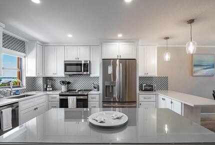 Beachfront Bliss in a Bright and Breezy Retreat - Clearwater, Florida