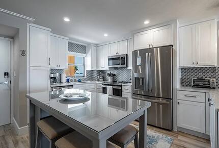 Beachfront Bliss in a Bright and Breezy Retreat - Clearwater, Florida