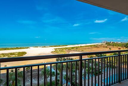 Beachfront Bliss in a Bright and Breezy Retreat - Clearwater, Florida