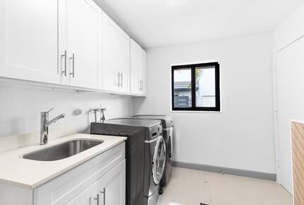 Modern Florida Retreat by the Lake - Delray Beach, Florida