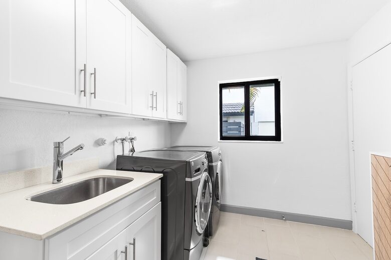 Modern Florida Retreat by the Lake - Delray Beach, Florida