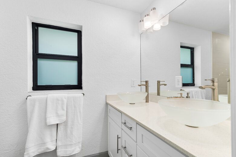 Modern Florida Retreat by the Lake - Delray Beach, Florida