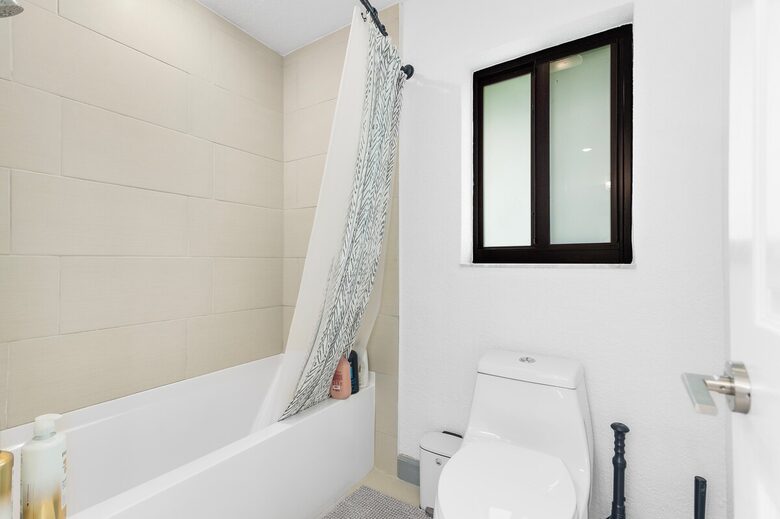 Modern Florida Retreat by the Lake - Delray Beach, Florida