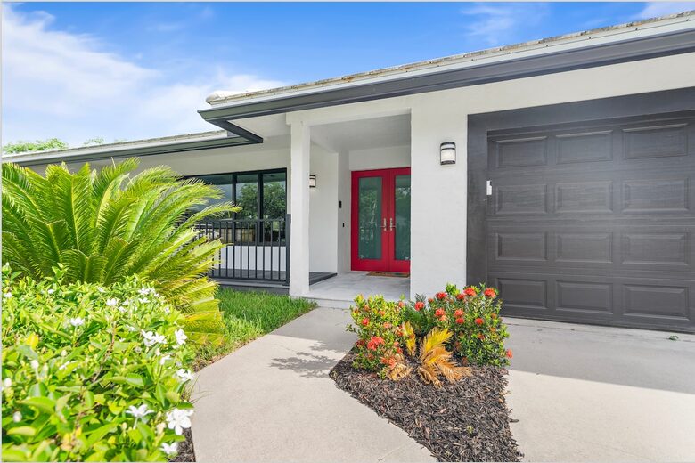 Modern Florida Retreat by the Lake - Delray Beach, Florida