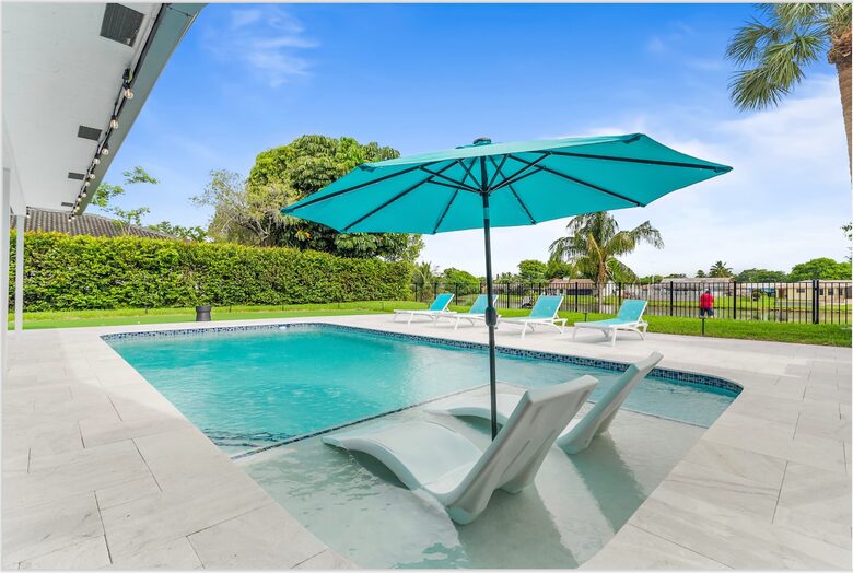 Modern Florida Retreat by the Lake - Delray Beach, Florida