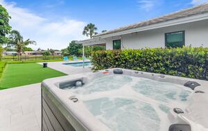 Modern Florida Retreat by the Lake - Delray Beach, Florida