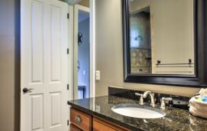 Expansive Views and Elegant Comfort Above the Clouds - Burnsville, North Carolina