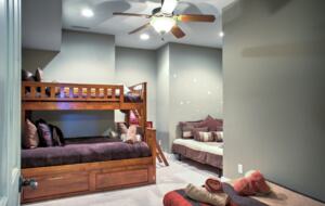 Expansive Views and Elegant Comfort Above the Clouds - Burnsville, North Carolina